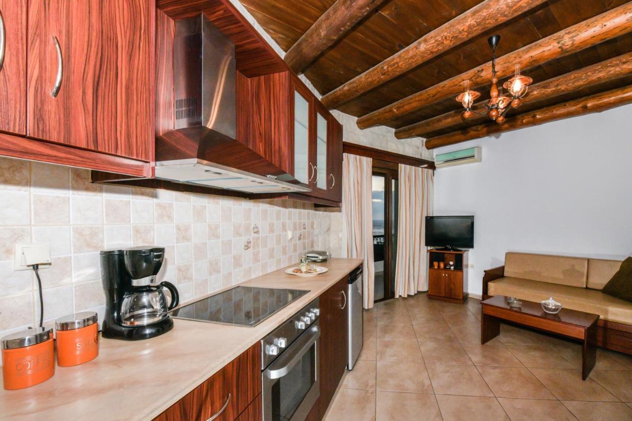 Ariadni Apartments Sfinarion ภายนอก รูปภาพ